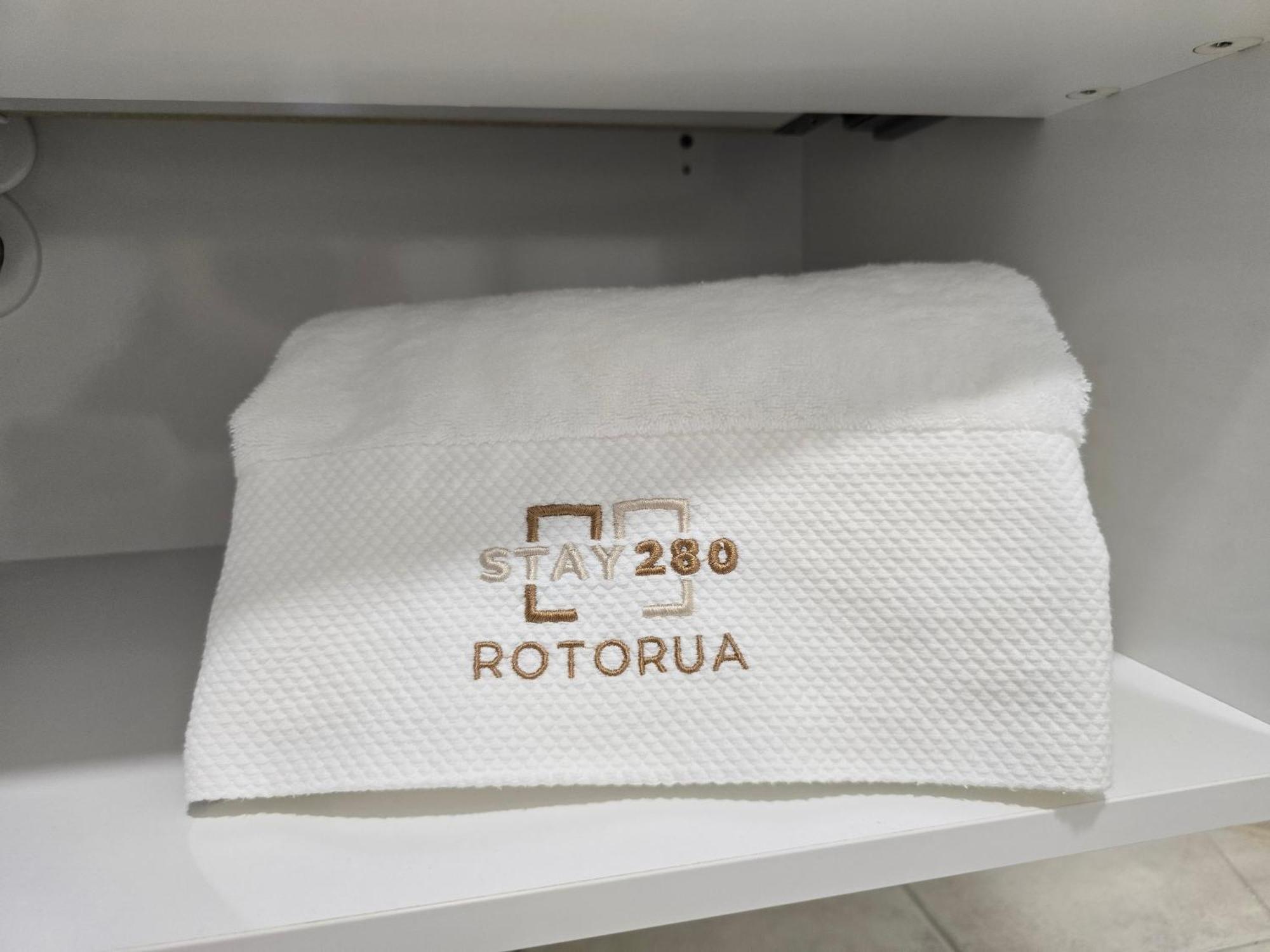 Stay 284 Rotorua - Refurbished Modern Accommodation Zewnętrze zdjęcie
